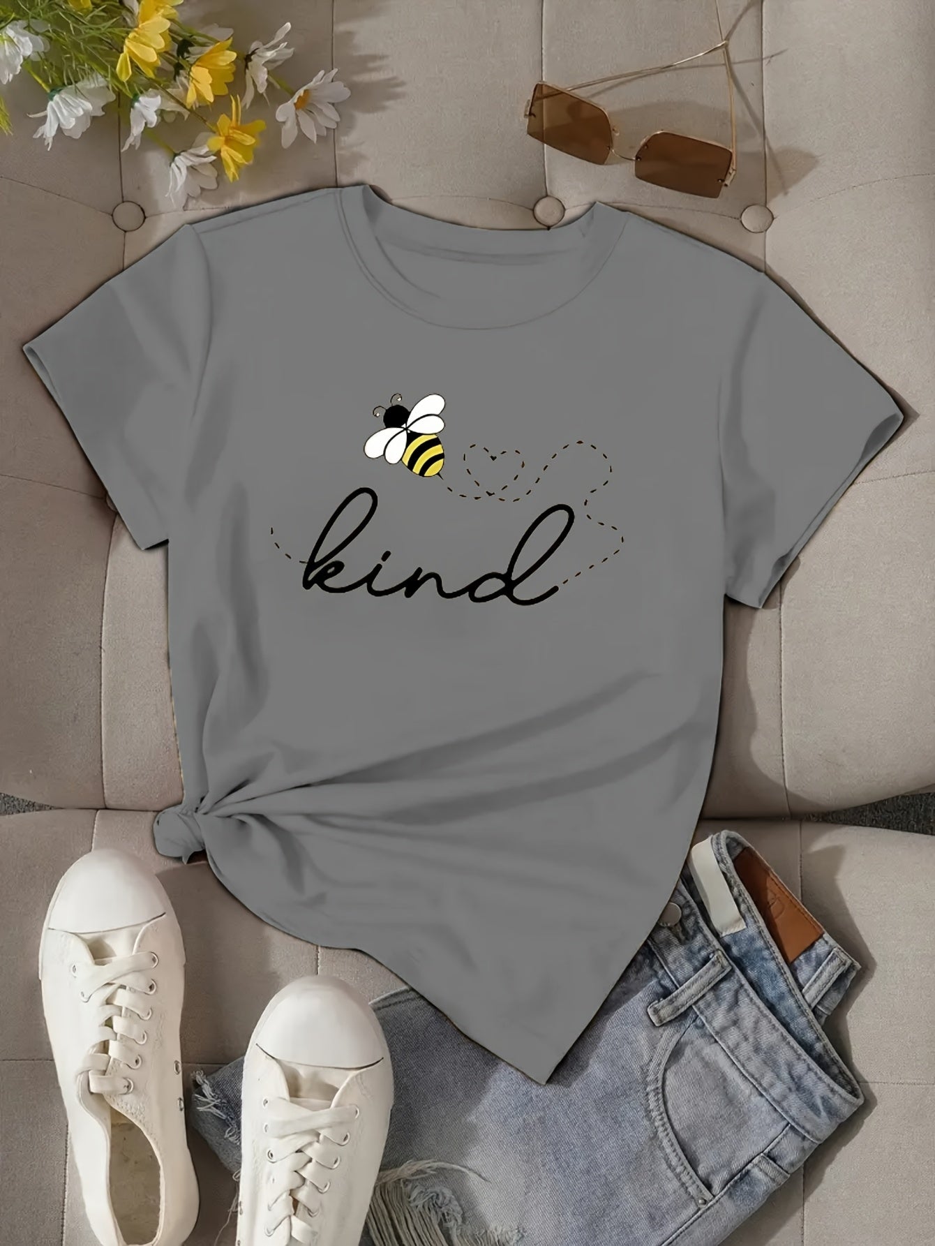 Women's Kind Letter Bee Print Casual Cotton T-Shirt
