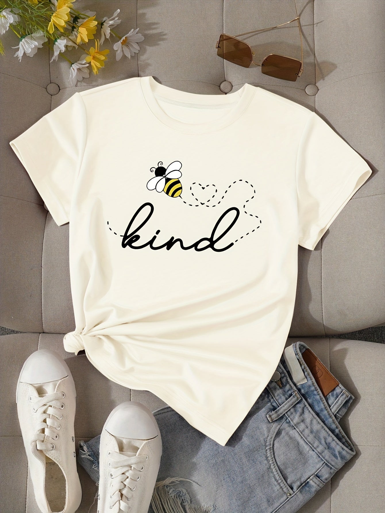 Women's Kind Letter Bee Print Casual Cotton T-Shirt