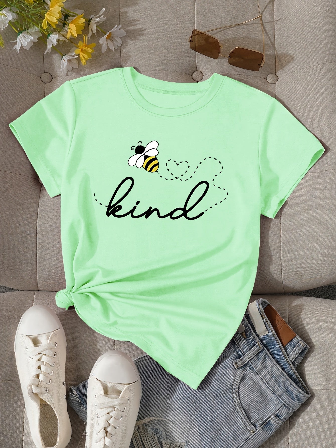 Women's Kind Letter Bee Print Casual Cotton T-Shirt